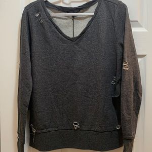 💚 NWT ROMEO & Juliet distressed sweatshirt